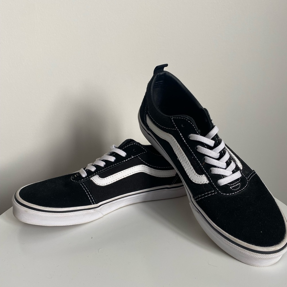 Vans Old Skool Shoes - Black & White - Youth Size 6 - Picture 2 of 5